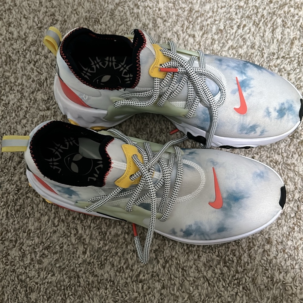 Nike React Presto alien tennis shoes